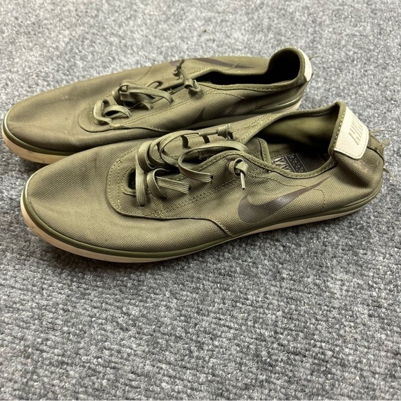 NIKE Women’s Army Green Lace Up Low rise Shoe size: 8.5 - Picture 1 of 11
